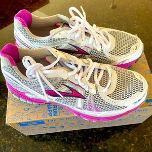 Brooks adrenaline 12 running shoe